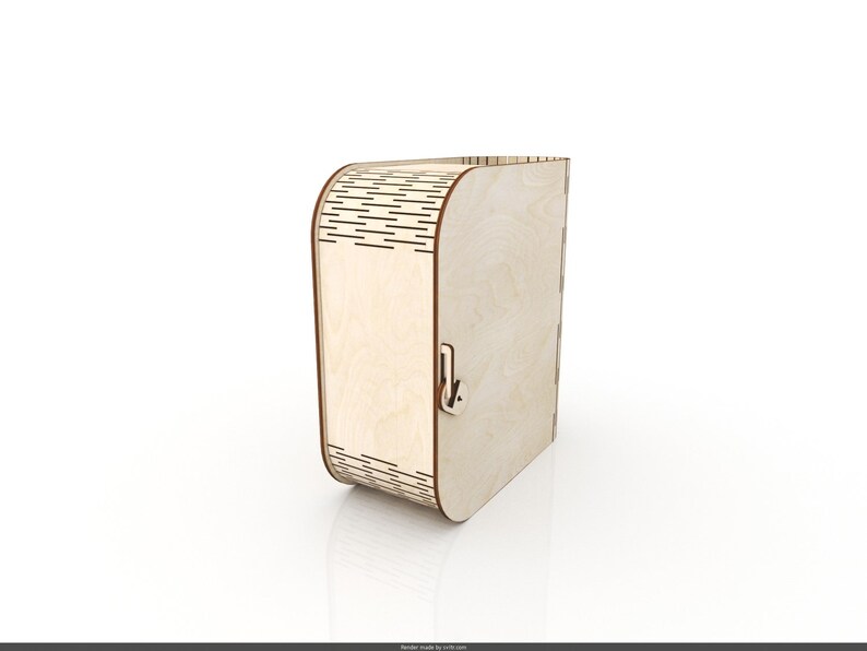 Pu&ograve; includere: Una scatola di legno con un coperchio incernierato e un chiavistello. La scatola &egrave; realizzata in legno chiaro con una finitura naturale. La scatola ha un motivo decorativo sul davanti.