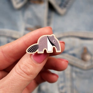 Anteater - wooden pin badge - animal brooch - wooden jewellery - jungle accessories - sustainable - gift for teenager - eco friendly gifts