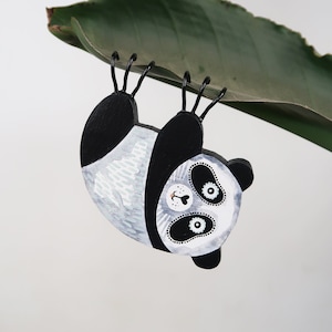 Planta de panda pintada a mano: adorno de madera caprichoso