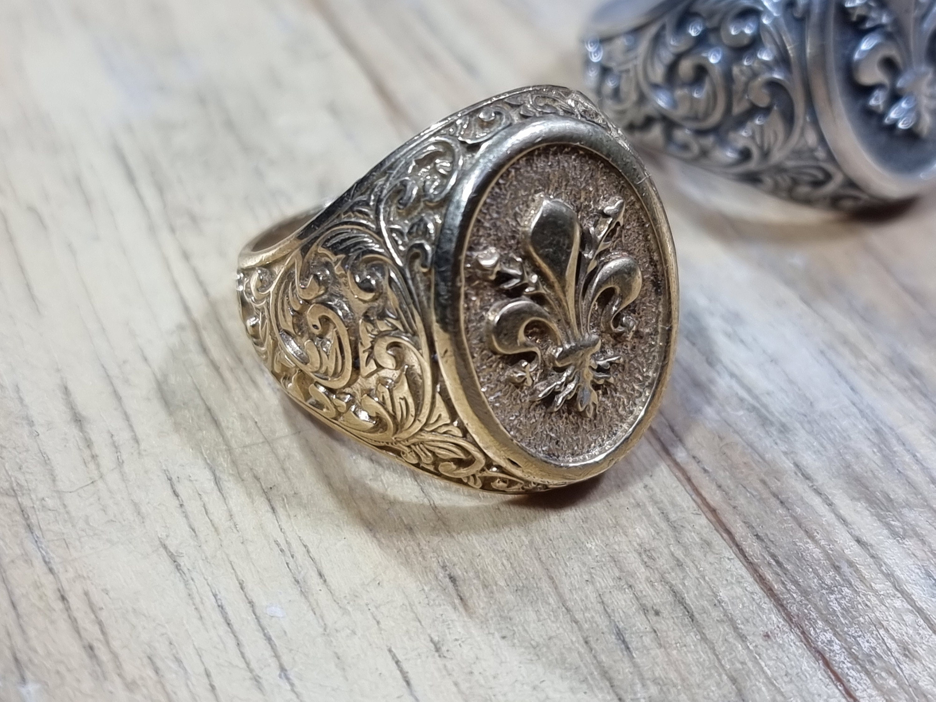 Ring with Florentine Lily Handmade in 925 Silver