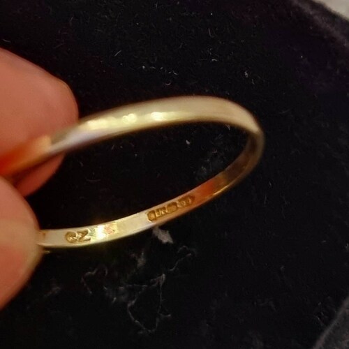 Sweet vintage 9ct yellow gold, cz 3 shops stone ring, engagement, eternity, gift size of, fully marked.