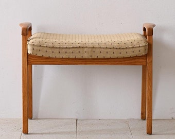 Vintage-Hocker aus skandinavischer Eiche aus den 1960er Jahren mit integriertem Griff