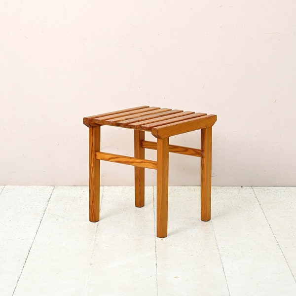 Tabouret scandinave en bois de pin du milieu du siècle, table de chevet design rétro danois vintage