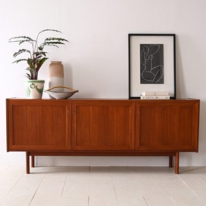 Buffet vintage en teck avec 3 portes Design scandinave original image 1