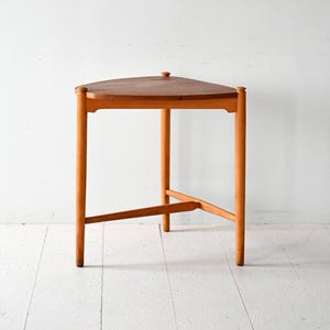 Mesa de centro vintage de teca escandinava, tablero triangular, años 50 y 60