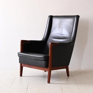 Sillón vintage Karl Erik Ekselius de piel sintética negra con estructura de madera