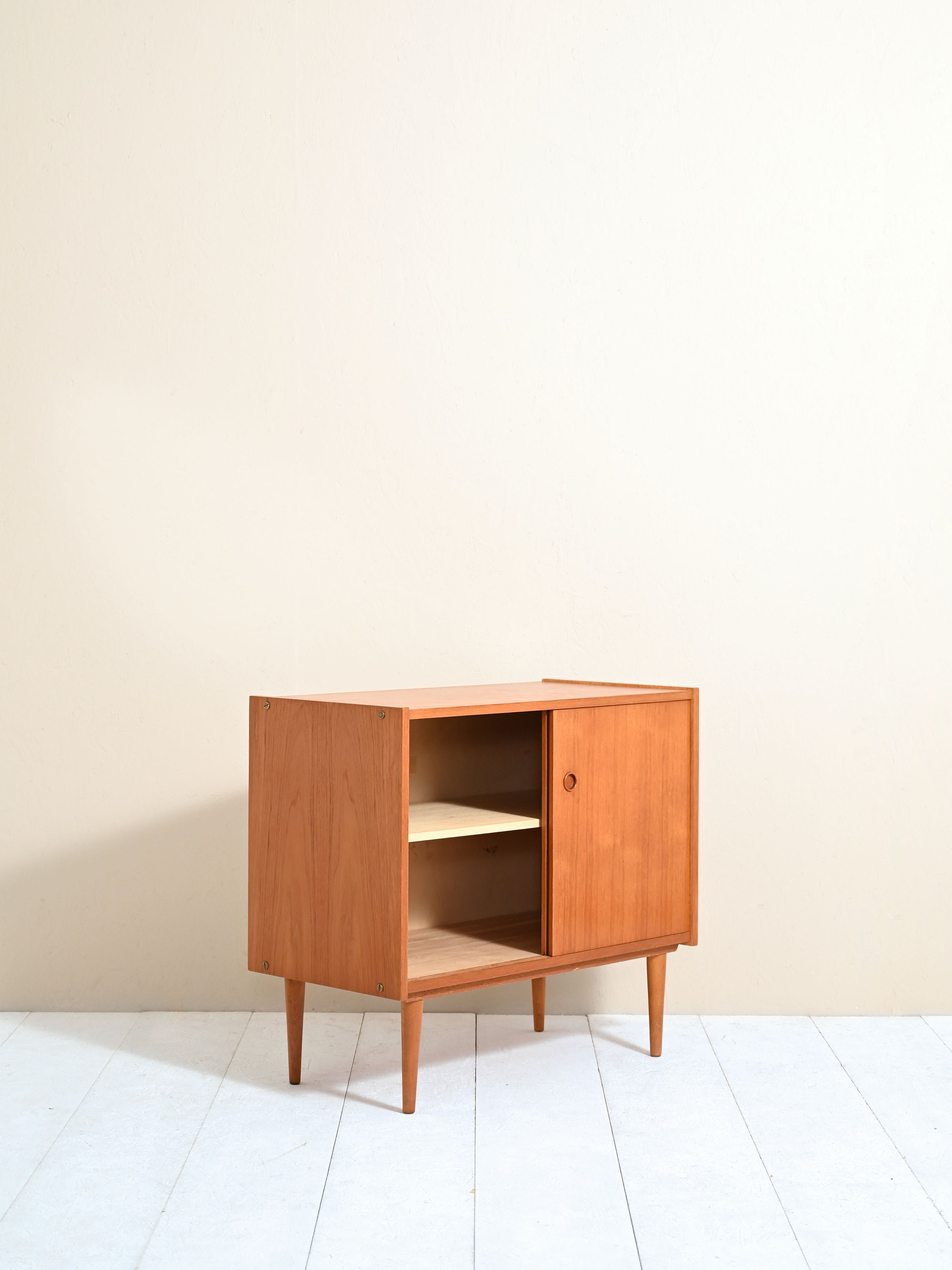 MidCentury Kleine Sideboard mit Schiebetüren Vintage | Etsy