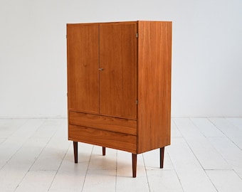 Skandinavischer Teakholzschrank aus der Mitte des 20. Jahrhunderts mit Schubladen, Aufbewahrungsschrank aus den 1950er/60er Jahren, Vintage-Sideboard im nordischen Stil mit Schloss und Schlüssel