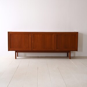 Buffet vintage en teck avec 3 portes Design scandinave original image 2