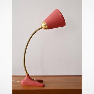Vintage 1950s Red Desk Lamp with Adjustable Brass Arm – Mid-Century Table Light