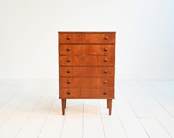 Cômoda dinamarquesa de teca de meados do século XX, com 6 gavetas, estilo escandinavo moderno dos anos 1960, com puxadores esculpidos.