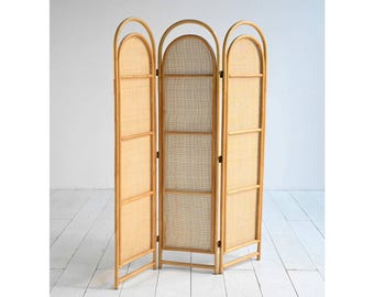 Biombo plegable escandinavo de bambú y ratán, separador de ambientes de 3 paneles de estilo moderno de mediados de siglo, pantalla de privacidad tejida vintage.