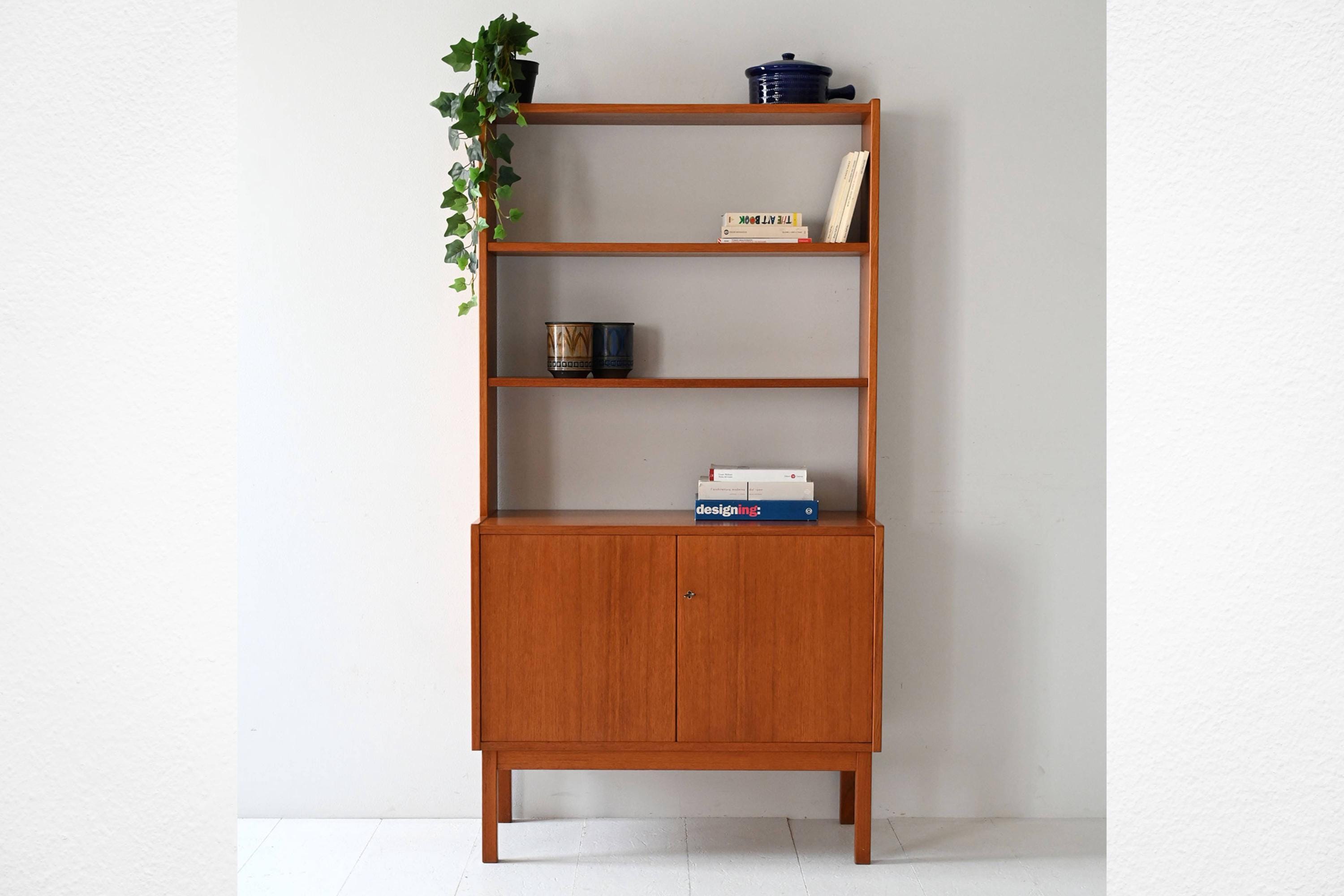 1960年代の北欧チーク材本棚（キャビネット扉と可動棚付き