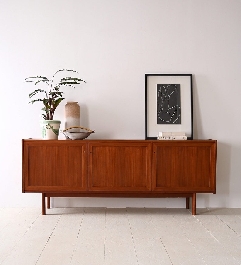 Buffet vintage en teck avec 3 portes Design scandinave original image 1