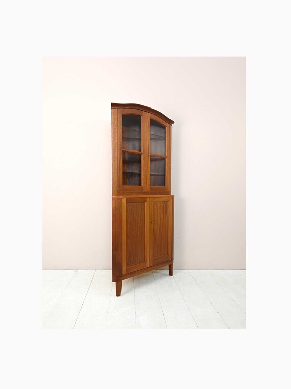 Scandinavian china cabinet discount