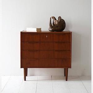 Vintage Danish Teak Chest of Drawers – 1960s Dark Teak Dresser with Integrated Handles