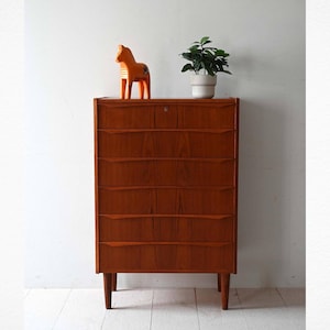 1950s Scandinavian Teak Chest of Drawers with 6 Drawers and Sculpted Handles – Vintage Dresser