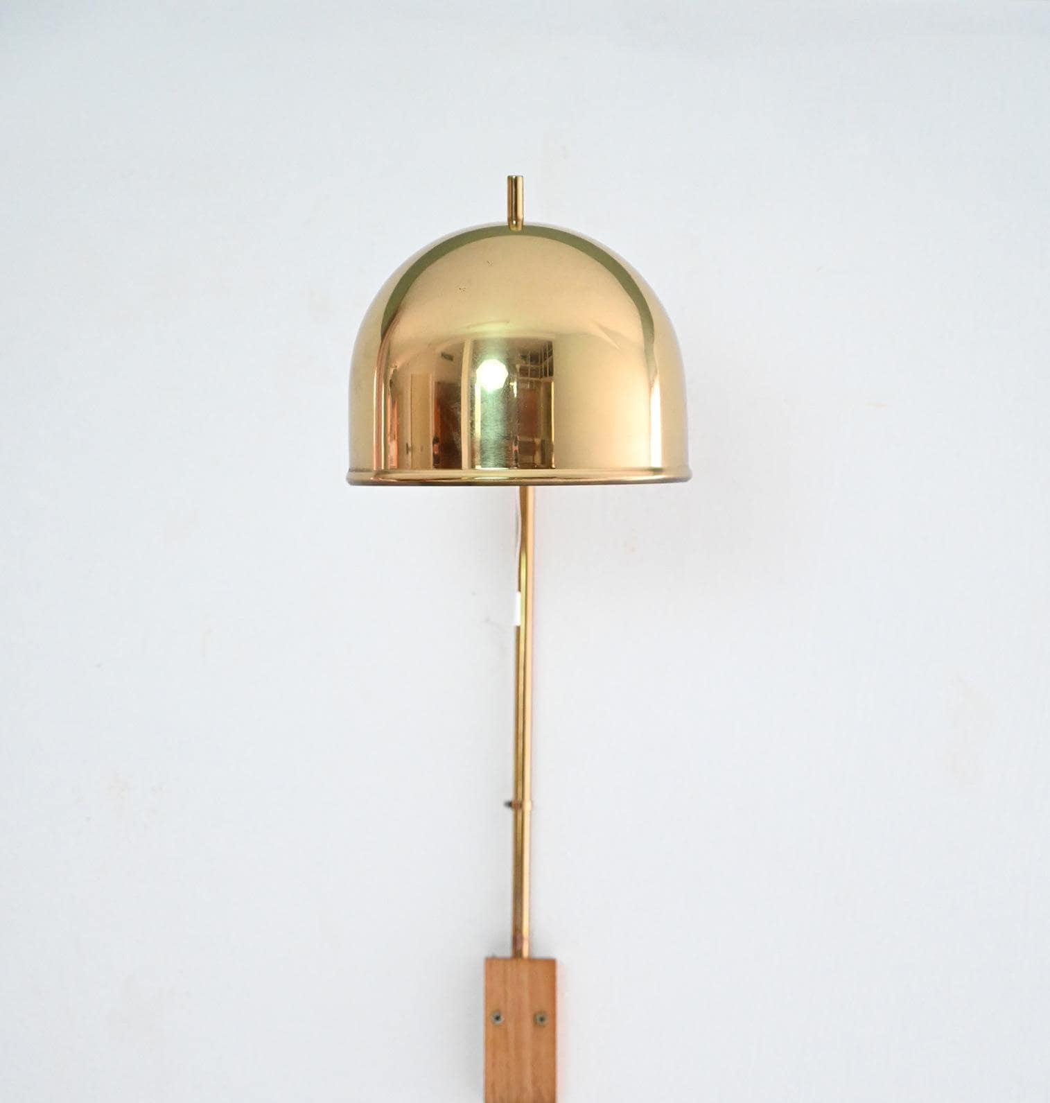 Scandinavian Vintage Brass Wall Lamp V-75 by Eje Ahlgren for 