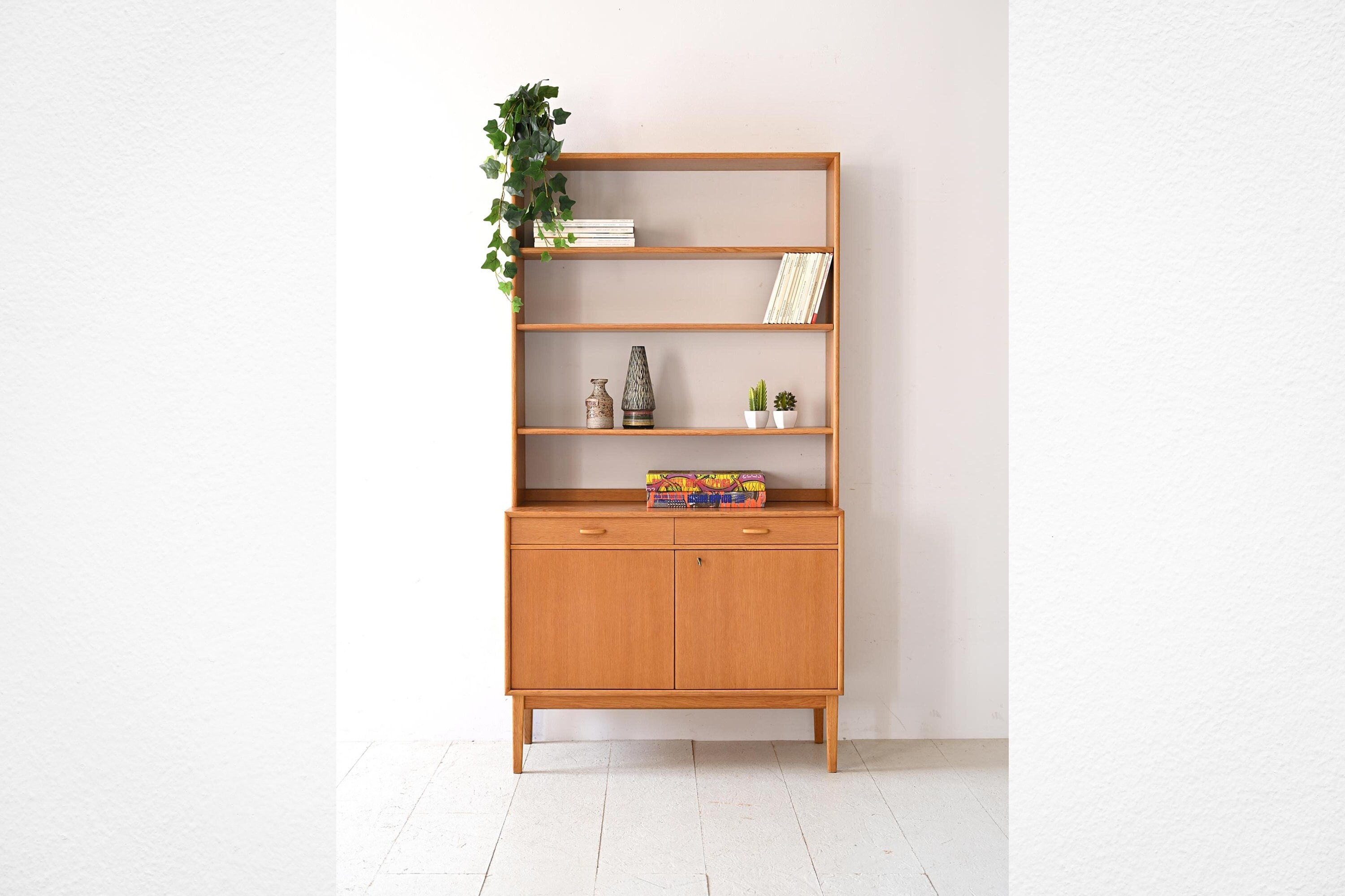 ビンテージ本棚【多目的家具】 フリーラック 幅58.1cm 3段 本棚 扉付き収納 アメリカン