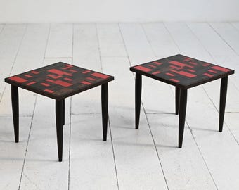 Set van twee Japanse mozaïek salontafels uit de jaren 60, bijzettafels met keramisch blad en houten frame in vintage design uit het midden van de vorige eeuw.