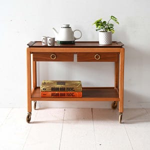 Vintage Scandinavian Teak Bar Cart "Britta" by Mele-Møbler – Brass Handles & Removable Tray