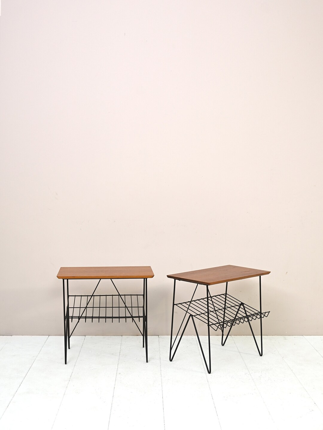 ミッドセンチュリー・スカンジナビア風チーク材ベッドサイドテーブル