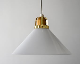 独1950年代　オパールガラスと真鍮　ヴィンテージ・ペンダントランプ 1950年代のスカンジナビア産オパリンガラスペンダントランプ