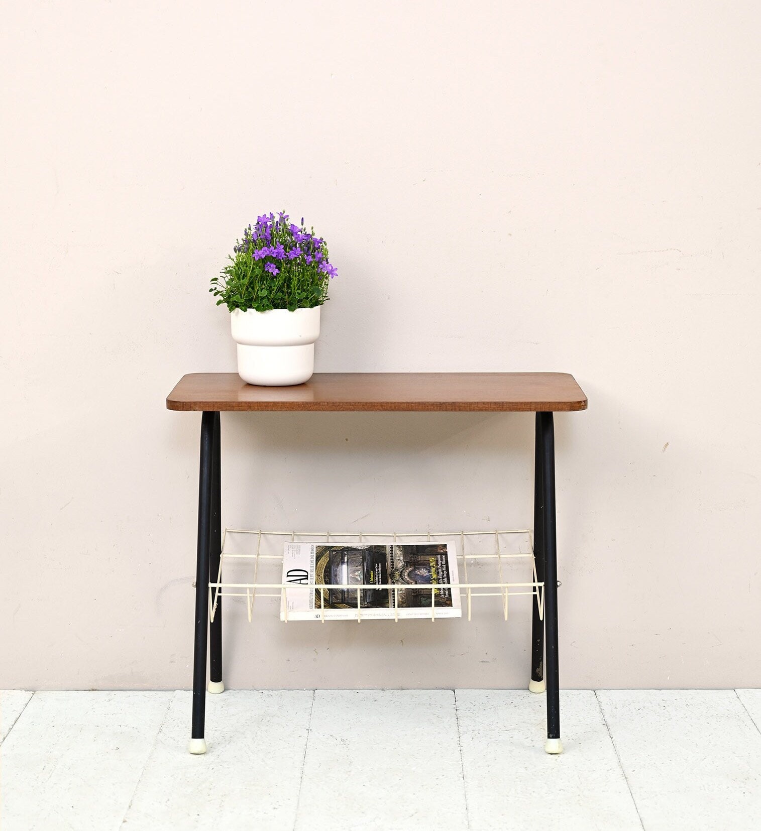 Table Basse Scandinave En Teck Et Métal Du Milieu Siècle | Élégance Moderne Charme Vintage