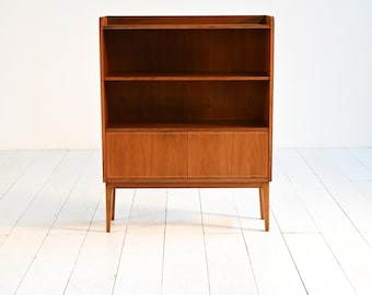 Librería Bodafors de teca de mediados de siglo, mueble sueco de los años 50 con estantes y almacenamiento cerrado, mueble expositor moderno escandinavo.