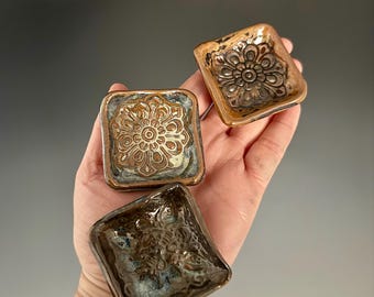 Set of three condiment/spice dishes. (Binns Rutile Glaze)
