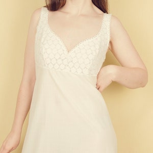 1970s Spinney Ivory Daisy Embroidered Lace Night Dress Gown Maxi Like New UK 12 14