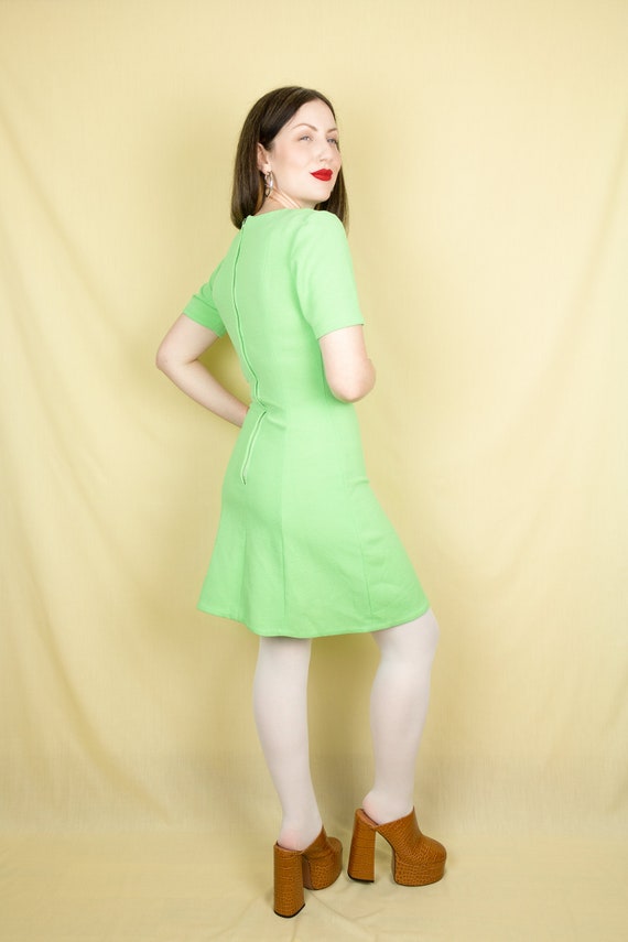 1960s Handmade Lime Green Crimplene Mod Dress Sho… - image 3