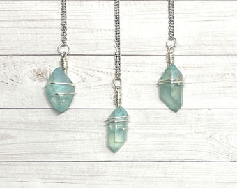 Collar de pepitas de cristal de cuarzo azul claro