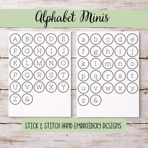 スティック＆ステッチのミニ手刺繍デザイン、アルファベットモノグラムの手刺繍パターン、刺繍ペンダントネックレスのカスタムギフト