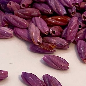 Plastic barrel beads from Italy. (100 pieces)