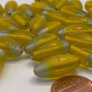 Due perle ovali in vetro trasparente tonico. Giallo & Menta. 22mm. (20 pezzi per prezzo)