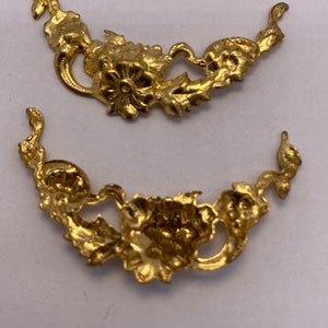 Raw brass floral jewelry stamping. ( 8 pieces per price)