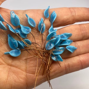 Beautiful  venetian twist glass leaf/Petal. 10mm. Turquoise. 1920&#39;s (10 pieces per price)