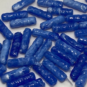 Tube beads with blue and white mixed tones. (50 pieces per price)