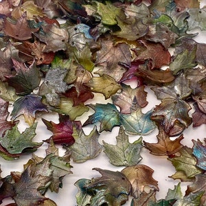 Hand painted maple leaves. Multi-toned Metalic and Mixed tones. 19mm, Acrylic. (30 pieces price)