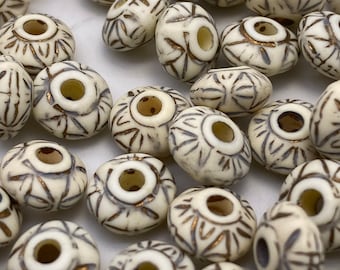 Cream colored Asian style saucer beads with a soft grey geometric pattern. Large hole. 2.5mm ( 30 pieces per price)