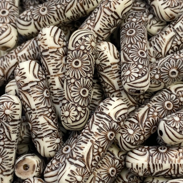 Vintage Oriental style tube beads with engraved floral pattern, Acrylic. (30 pieces per price)