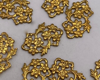 Floral stamped brass jewelry connector (6 peices per price)