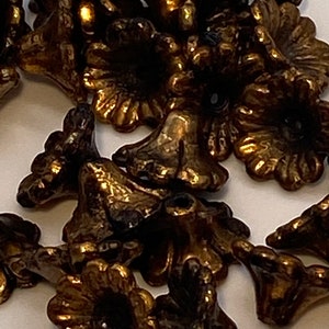 Faux oxidized gold daffodil flower beads. (30 pieces per price)