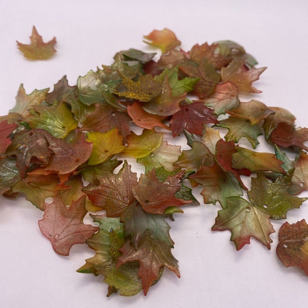 Handbemalte Acrylahornblätter in Herbstfarben, 19 mm (30 Stück)
