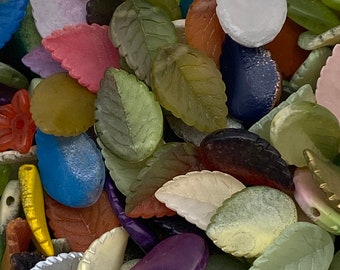 Small hand painted leaves from our Studio. (30 pieces per price)