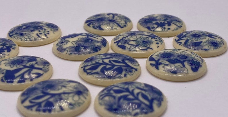 Vintage printed floral disk/cabochon. Acrylic 18mm. No Hole. 10 pieces per price image 3