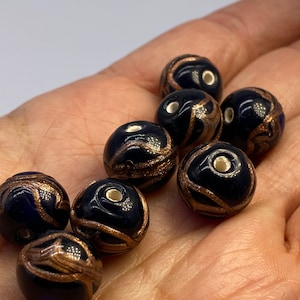Hand made glass beads from India. Dark blue/gold (20 pieces per price)