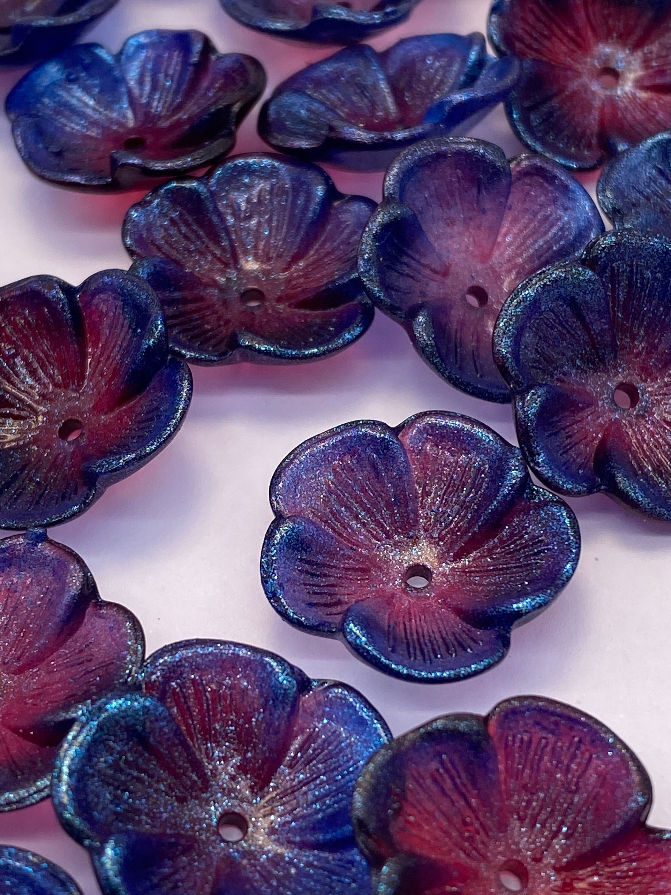 Hand painted buttercup floral bead. Blue and cranberry. Acrylic. 20mm. ( 24 pieces per price)