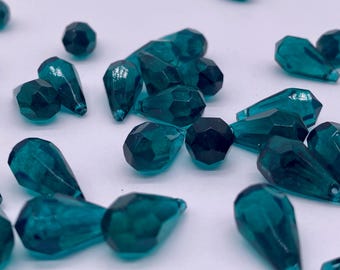 アクリル製　ダイヤモンド 透明なアクリルパーツ 多面カット ダイヤモンド 透明 37x32mm 穴：2.2